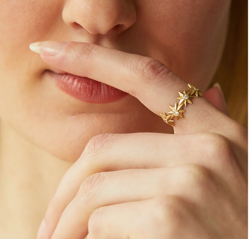 18K Connected Star Band by Elizabeth Moore